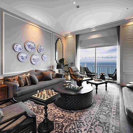 Hualien Farglory Hotel Yanliau Exterior foto The living room of a suite at The Oberoi, Mumbai