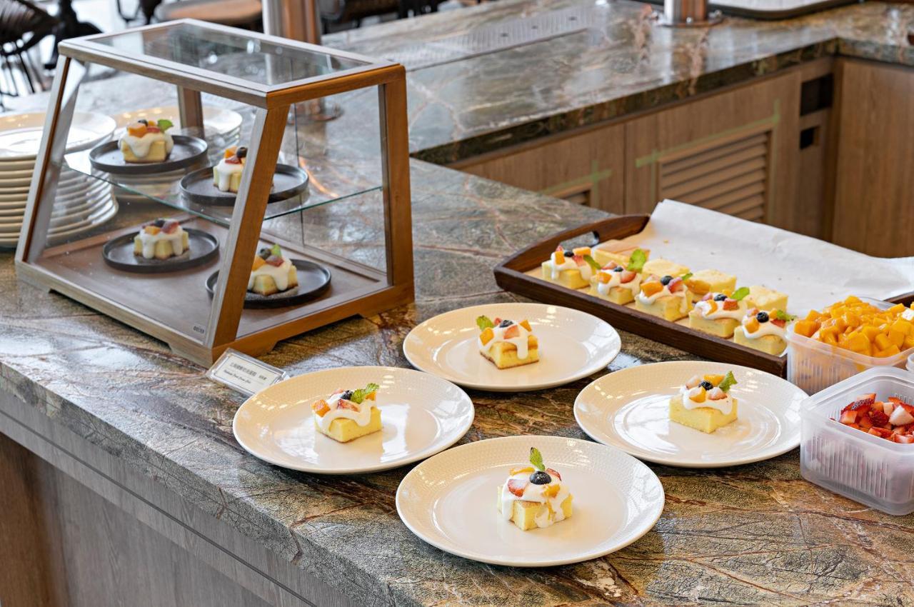 Hualien Farglory Hotel Yanliau Exterior foto A buffet of desserts